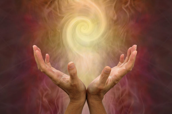 Que indivíduo nunca viveu uma noite inteira se preocupando com problemas que nem aconteceram? Ou sentiu o coração bater com intensidade antes de uma escolha importante? Em determinados casos, sentir ansiedade faz parte da vida humana. Ela trabalha como um instrumento natural do corpo para nos organizar diante de desafios e questões que necessitam atenção.